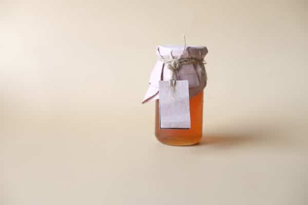 Pourquoi passer par un professionnel pour personnaliser son étiquette de pot de miel ?